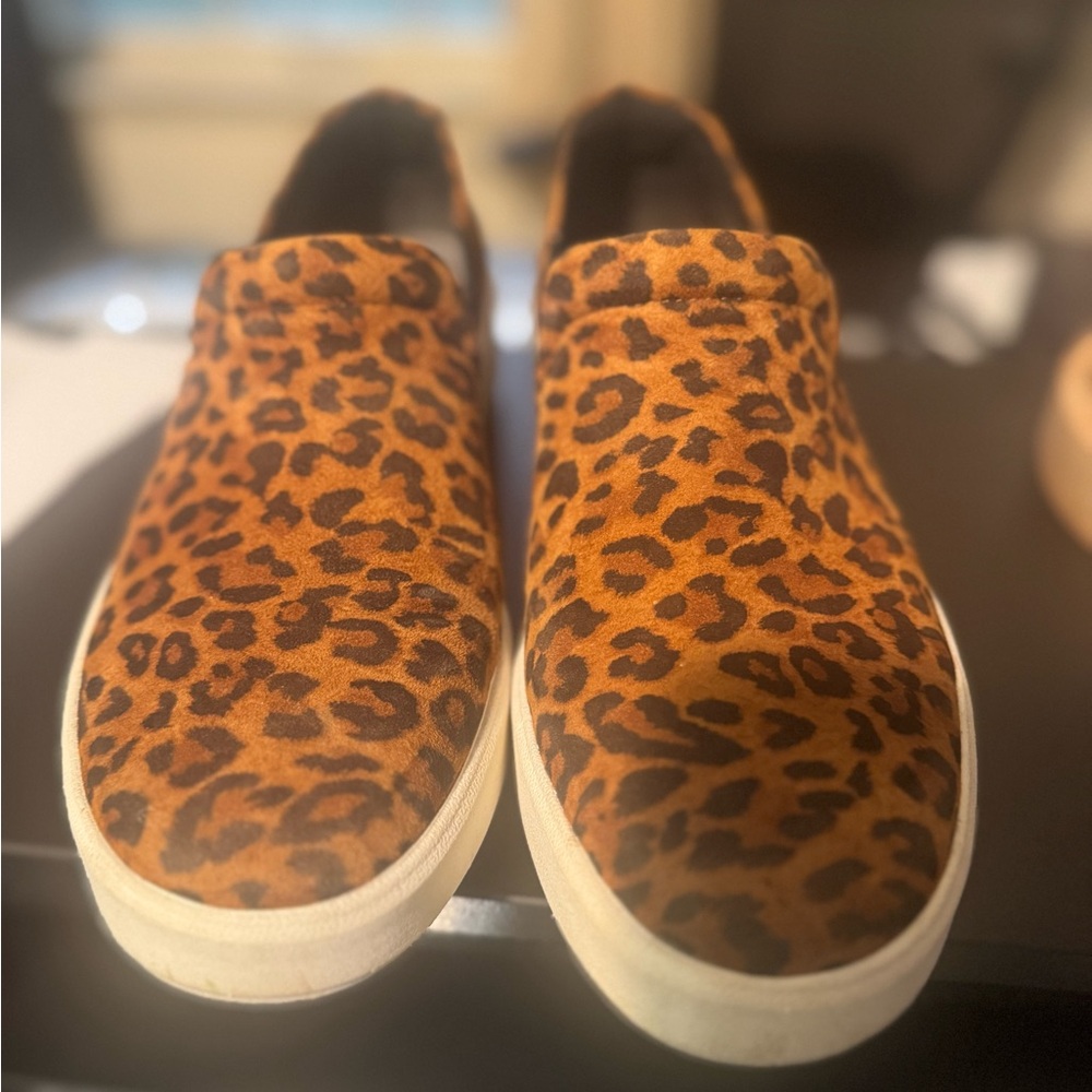 Clark’s Layton Band Leopard Print Slip-On shoes